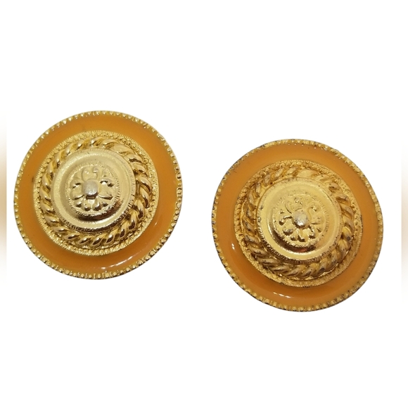 NAN LEWIS 1980s LARGE GOLDTONE & ORANGE ENAMELED  MEDALLION CLIP ON EARRINGS - Picture 3 of 7
